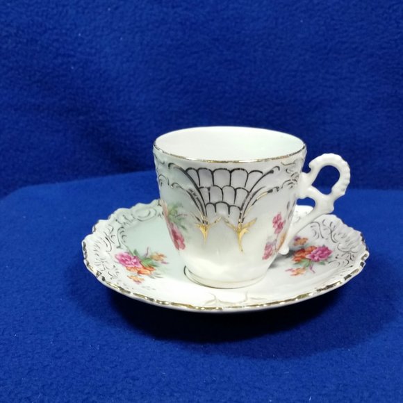 Vintage Floral and Gold Demitasse Cup and Saucer Set Unmarked AS IS - Picture 3 of 10